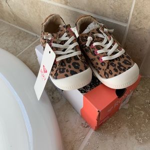 NWT Roxy toddler shoes size 9